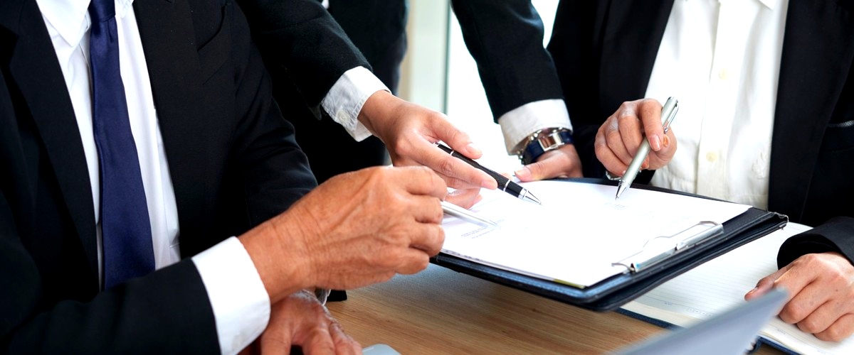 3. ¿Cuál es el proceso de contratación de un abogado mercantil?