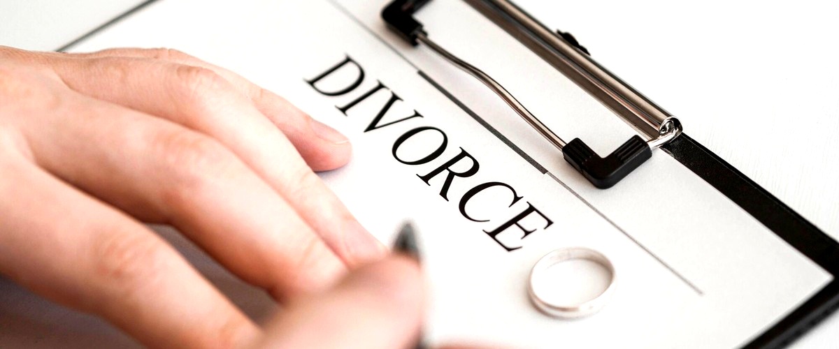 ¿Cuál es el nombre de los abogados especializados en el área de divorcios en España?