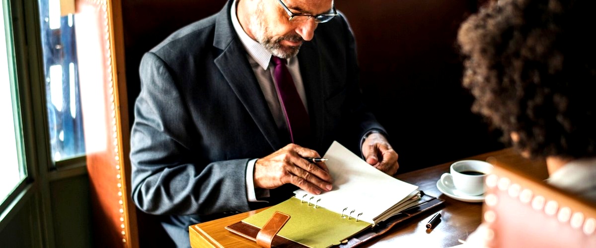¿Cuál es el proceso para contratar a un abogado constitucional en Cuenca?