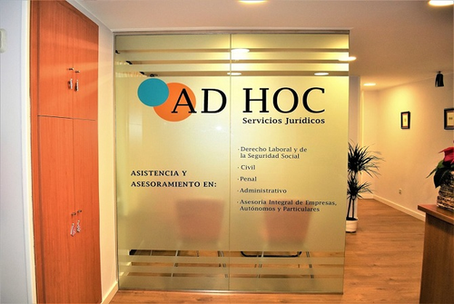 Logo de Ad Hoc Servicios Jurídicos