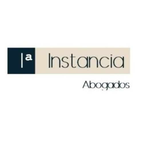 Logo de Primera Instancia Abogados